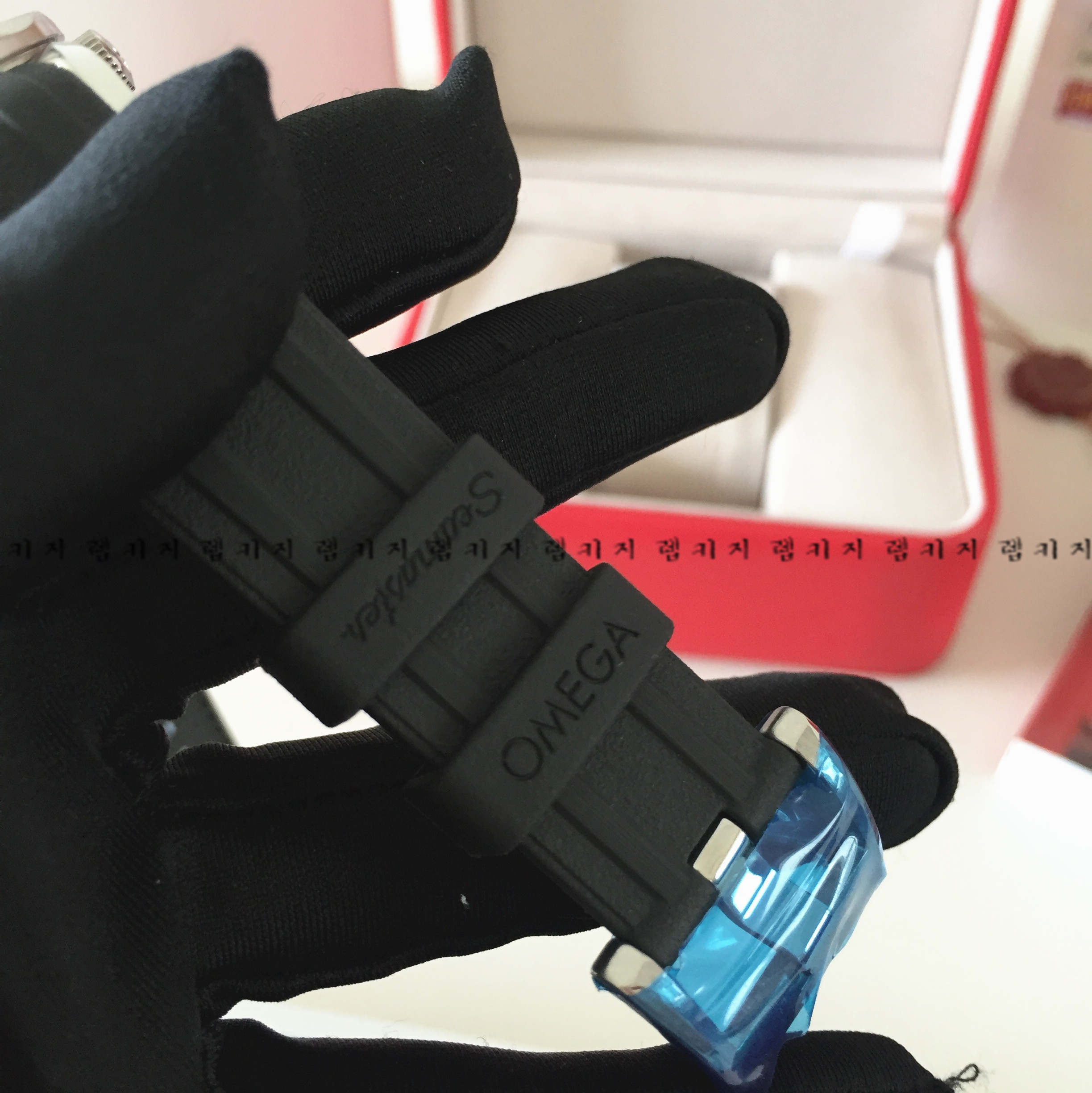 오메가 씨마스터 제임스본드 에디션 우레탄 + 가죽줄